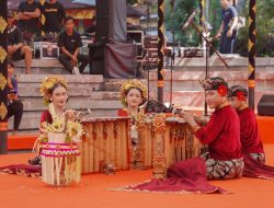 Duta Kabupaten Badung Memukau di Ajang Wimbakara Gender Wayang PKB XLVIII