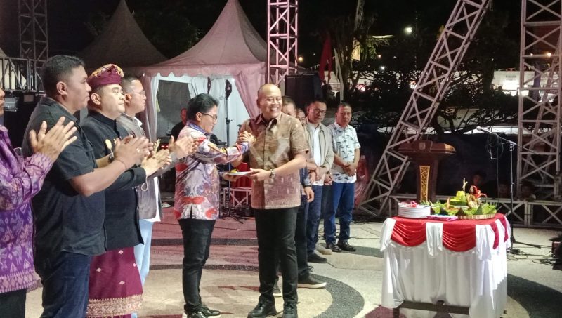 giri-prasta-salut-duet-gus-par-guru-pandu-karangasem-festival-putar-ekonomi-rp1446-miliar-dalam-empat-hari