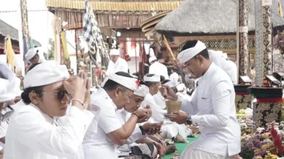 hari-raya-pagerwesi-pemkab-karangasem-gelar-bhakti-penganyar-di-pura-ulun-danu-batur