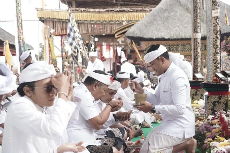 hari-raya-pagerwesi-pemkab-karangasem-gelar-bhakti-penganyar-di-pura-ulun-danu-batur