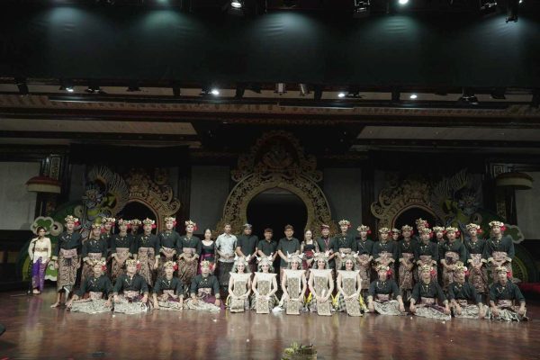 komunitas-seni-nyenit-nyenir-duta-badung-suguhkan-semara-angkat-filosofi-wong-samar