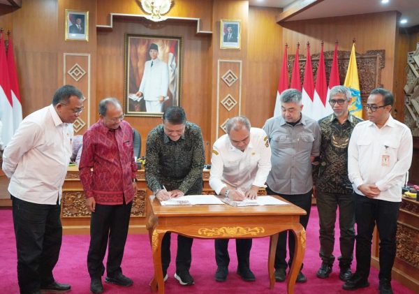 menteri-lh-gubernur-koster-dan-walikota-bupati-se-bali-deklarasikan-bali-100-persen-memilah-sampah