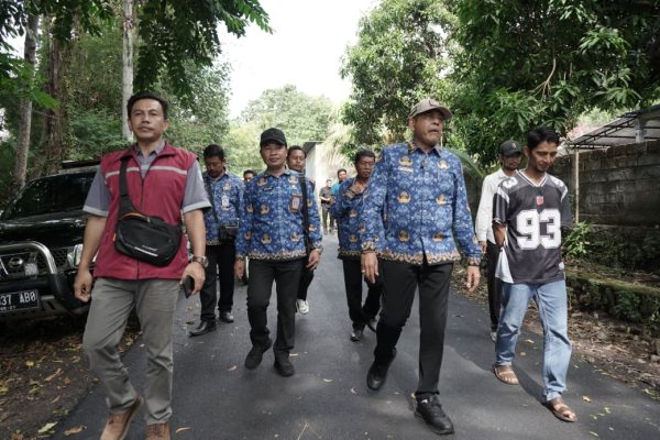 pastikan-nyaman-untuk-warga-bupati-karangasem-cek-langsung-ruas-jalan-penginyahan-munti-desa-dan-bantas-br-dukuh