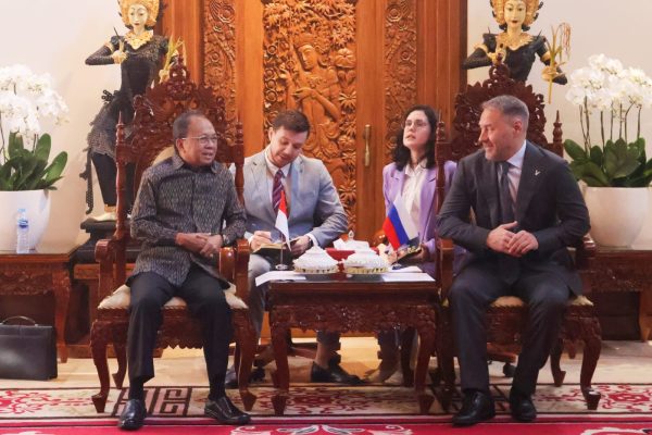 perkuat-kerja-sama-indonesia-dan-rusia-gubernur-koster-terima-delegasi-parlemen-saint-petersburg-harap-gencar-promosi-pariwisata-dua-wilayah