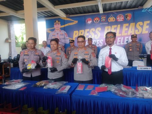 polisi-tangkap-pelaku-pengedar-uang-palsu-di-buleleng