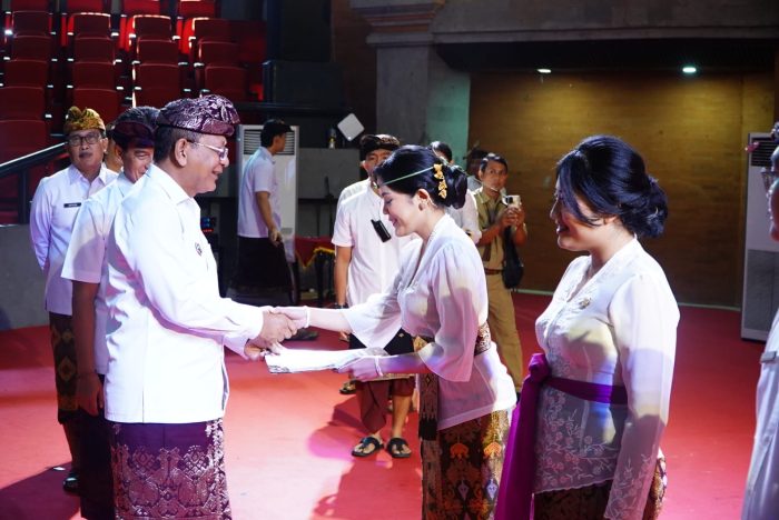resmi-jadi-pns-bupati-sutjidra-ingatkan-asn-baru-junjung-loyalitas-integritas-dan-profesionalisme
