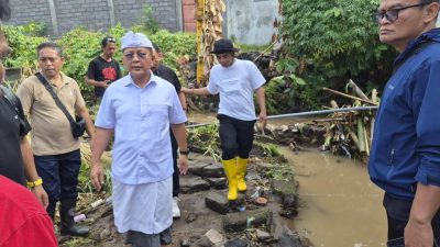Tinjau Dampak Banjir di Baktiseraga, Bupati Sutjidra Tegaskan Sampah Jadi Masalah Utama Penyebab Banjir
