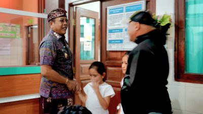 tinjau-puskesmas-rendang-i-bupati-gus-par-tegaskan-disiplin-pegawai-dan-pelayanan-humanis-layani-masyarakat-dengan-senyum-dan-kesungguhan
