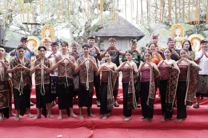 wabup-pandu-buka-tenganan-pegringsingan-festival-dorong-pelestarian-budaya-dan-pariwisata