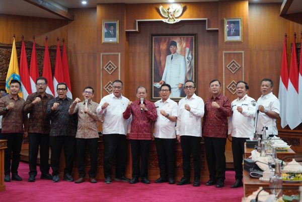 wujudkan-bali-bersih-bupati-satria-hadiri-rakor-gerakan-bali-100-memilah-sampah-bersama-menteri-lh