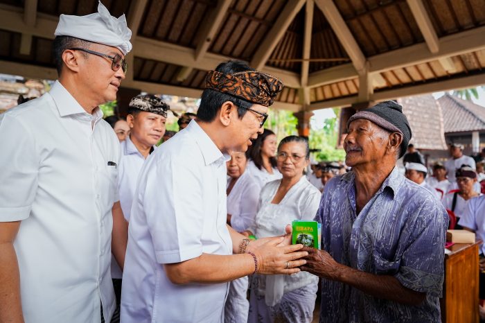 82-ribu-kk-di-badung-terima-bantuan-rp-2-juta-bupati-adi-arnawa-pastikan-masyarakat-badung-tetap-tenang-rayakan-hari-raya