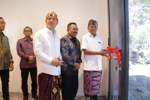 apresiasi-pembukaan-kantor-pengacara-layani-orang-asing-gubernur-koster-jaga-citra-pariwisata-bali