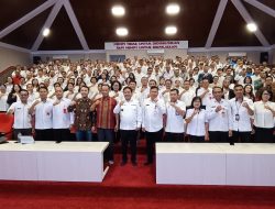 Bangli Siap Jadi Pelopor Nasional, Deklarasikan 1.000 Guru Pengguna AI pada Smartboard