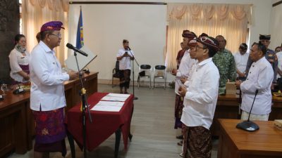 bupati-sutjidra-lantik-3-direksi-perumda-pasar-argha-nayottama