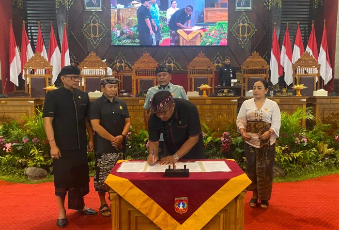 dprd-karangasem-sahkan-perda-pertanggungjawaban-apbd-2025