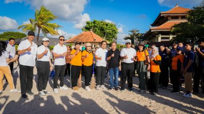 hari-lingkungan-hidup-sedunia-2026-badung-gelar-aksi-kurve-serentak-di-pantai-samuh-benoa