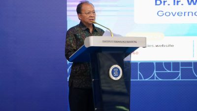 jadi-pembicara-utama-pada-konferensi-internasional-di-itb-gubernur-koster-transformasi-digital-harus-perkuat-budaya-dan-kearifan-lokal