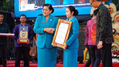 kontingen-karangasem-raih-juara-ii-lomba-senam-ny-mas-parwata-hadiri-puncak-hkg-pkk-ke-54-provinsi-bali