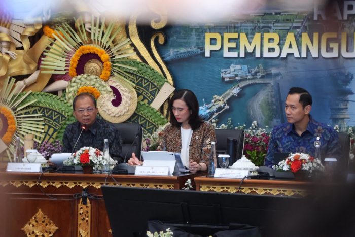 kunjungan-wisatawan-bali-tembus-163-juta-pada-2025-koster-tekankan-penguatan-infrastruktur-dan-lingkungan