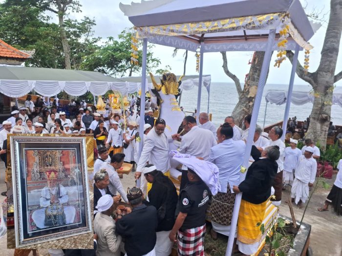 pelebon-ida-pandita-mpu-acharya-nanda-jadi-pelebon-sulinggih-pertama-di-krematorium-ujung-mantri