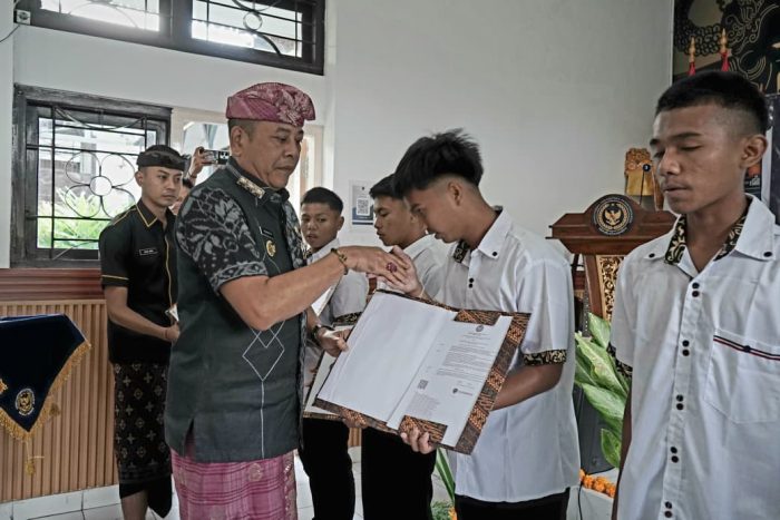 peringati-hari-anak-nasional-2026-bupati-gus-par-serahkan-pengurangan-masa-pidana-kepada-5-anak-binaan-lpka-karangasem