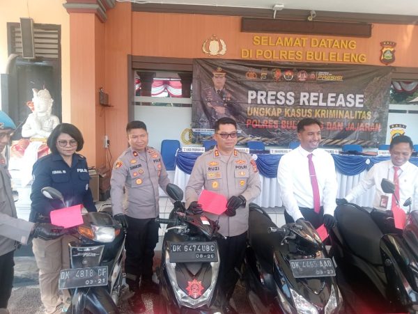 polres-buleleng-ungkap-4-kasus-curanmor-dan-9-kasus-narkoba-11-tersangka-diamankan