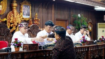 sinergi-eksekutif-legislatif-bupati-klungkung-hadiri-rapat-paripurna-pertanggungjawaban-apbd-2025