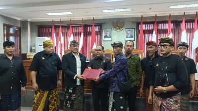 wakil-ketua-iii-dprd-karangasem-terima-aspirasi-krama-desa-adat-telun-wayah