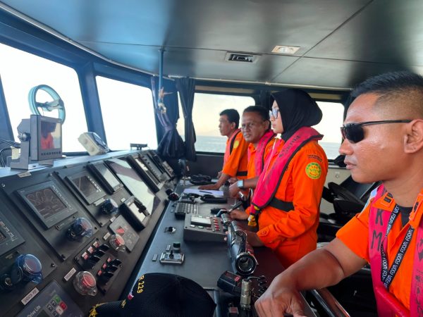 211-selamat-lima-penumpang-kmp-putri-yasmin-masih-dicari-tim-sar-perluas-penyisiran-di-selat-lombok