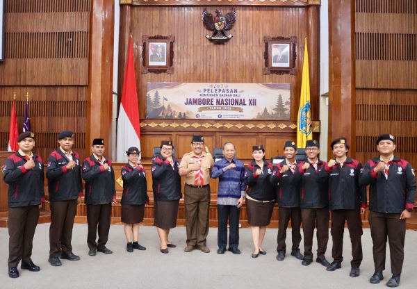 bawa-misi-lingkungan-gubernur-koster-lepas-kontingan-pramuka-bali-menuju-jambore-nasional-xii-di-cibubur