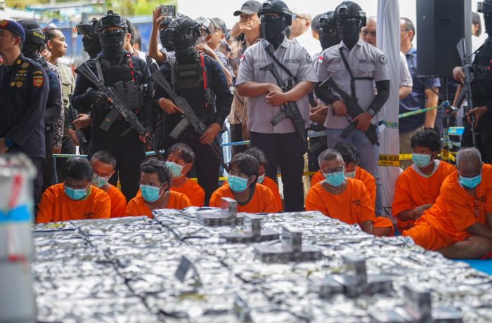 bnn-gagalkan-penyelundupan-26-ton-metamfetamin-cair-di-perairan-karimun-nilainya-hampir-rp85-triliun
