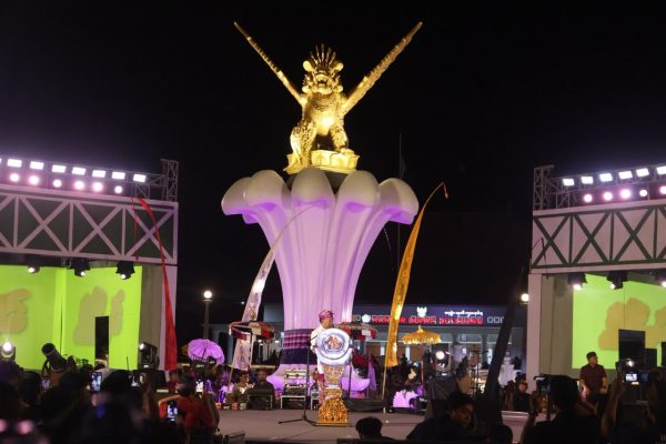 buka-bulfest-2026-di-praja-mandala-singa-ambara-raja-gubernur-koster-serahkan-penghargaan-kepada-tiga-maestro-tari-buleleng