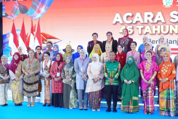 dekranas-perkuat-sinergi-daerah-ny-putri-koster-hadiri-syukuran-hut-ke-46-di-makassar