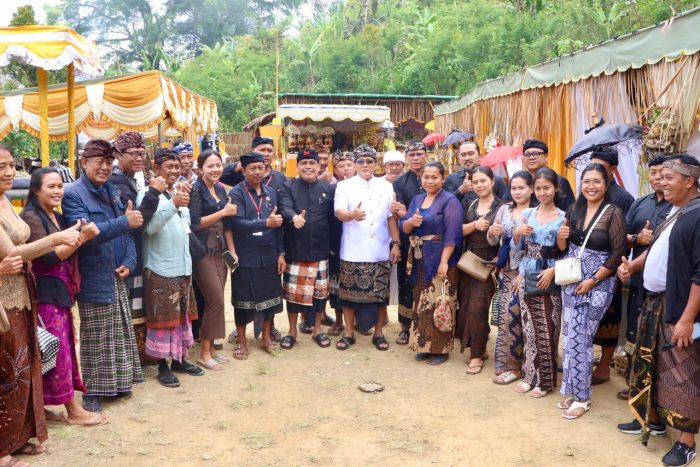 diikuti-16-sawa-wagub-giri-prasta-hadiri-ngaben-massal-perdana-desa-adat-mengandang