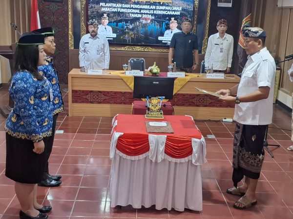 enam-analis-kebencanaan-bpbd-karangasem-dilantik-bupati-tekankan-profesionalisme-dan-kolaborasi