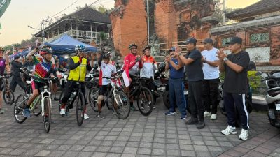 Gowes ke Titik Nol Singaraja, Gus Par Lepas 13 Pesepeda Sambut HUT RI ke-81