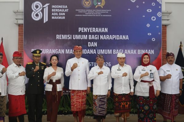 gubernur-koster-bacakan-sambutan-menteri-pada-pemberian-remisi-di-lapas-kerobokan