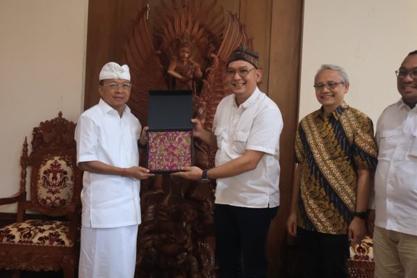 gubernur-koster-bertemu-djsn-bali-siap-jadi-pilot-project-reformasi-sistem-rujukan-kesehatan-nasional