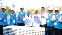 Gubernur Bali Wayan Koster bersama Direktur Utama PT PLN (Persero) Darmawan Prasodjo menandatangani Kesepakatan Bersama Percepatan Pengembangan Infrastruktur Ketenagalistrikan Berbasis Energi Terbarukan di Provinsi Bali. Selasa (25/8/2026).