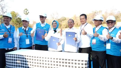 Gubernur Bali Wayan Koster bersama Direktur Utama PT PLN (Persero) Darmawan Prasodjo menandatangani Kesepakatan Bersama Percepatan Pengembangan Infrastruktur Ketenagalistrikan Berbasis Energi Terbarukan di Provinsi Bali. Selasa (25/8/2026).