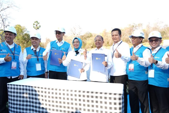 Gubernur Bali Wayan Koster bersama Direktur Utama PT PLN (Persero) Darmawan Prasodjo menandatangani Kesepakatan Bersama Percepatan Pengembangan Infrastruktur Ketenagalistrikan Berbasis Energi Terbarukan di Provinsi Bali. Selasa (25/8/2026).