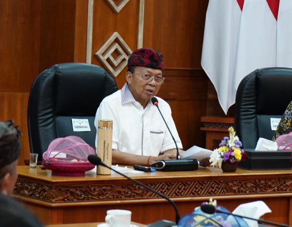 gubernur-koster-dorong-pemanfaatan-ebt-laut-di-nusa-penida-bali-harus-mandiri-energi