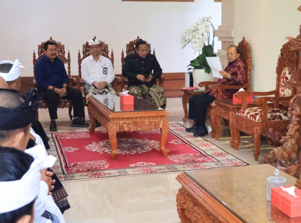 gubernur-koster-dukung-dan-siap-hadiri-karya-tawur-agung-manca-wali-krama-pura-ulun-danu-batur-gede-darmawa-terima-kasih