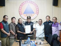 Gubernur Koster Serahkan Bantuan Rp 1 M untuk Korban Gempa NTT
