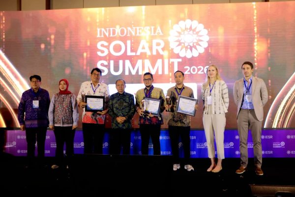 gubernur-koster-targetkan-bali-bebas-pembangkit-tenaga-fosil-plts-jadi-andalan-menuju-net-zero-emission-2045