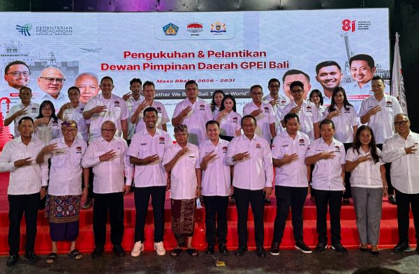 hadiri-pelantikan-pengurus-gpei-gubernur-koster-ingin-bali-jadi-hub-ekspor-produk-nusantara