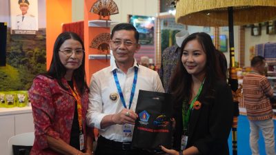 Kenalkan Potensi UMKM, Bupati Satria Kunjungi Stand Klungkung di AOE 2026