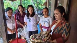 Ketua Dekarnasda Karangasem Ny. Mas Parwata Dorong Perajin Karangasem Naik Kelas Lewat Kreativitas dan Inovasi Produk Lokal
