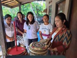 Ketua Dekarnasda Karangasem Ny. Mas Parwata Dorong Perajin Karangasem Naik Kelas Lewat Kreativitas dan Inovasi Produk Lokal
