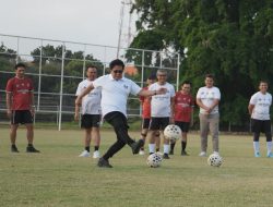 Lakukan Kick-off, Wagub Giri Prasta Buka Turnamen Mini Soccer Kerthi Bali IV